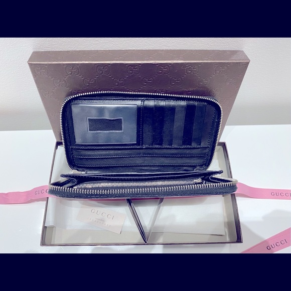 Authentic Gucci Signature Leather Zip Wallet - Picture 5 of 7